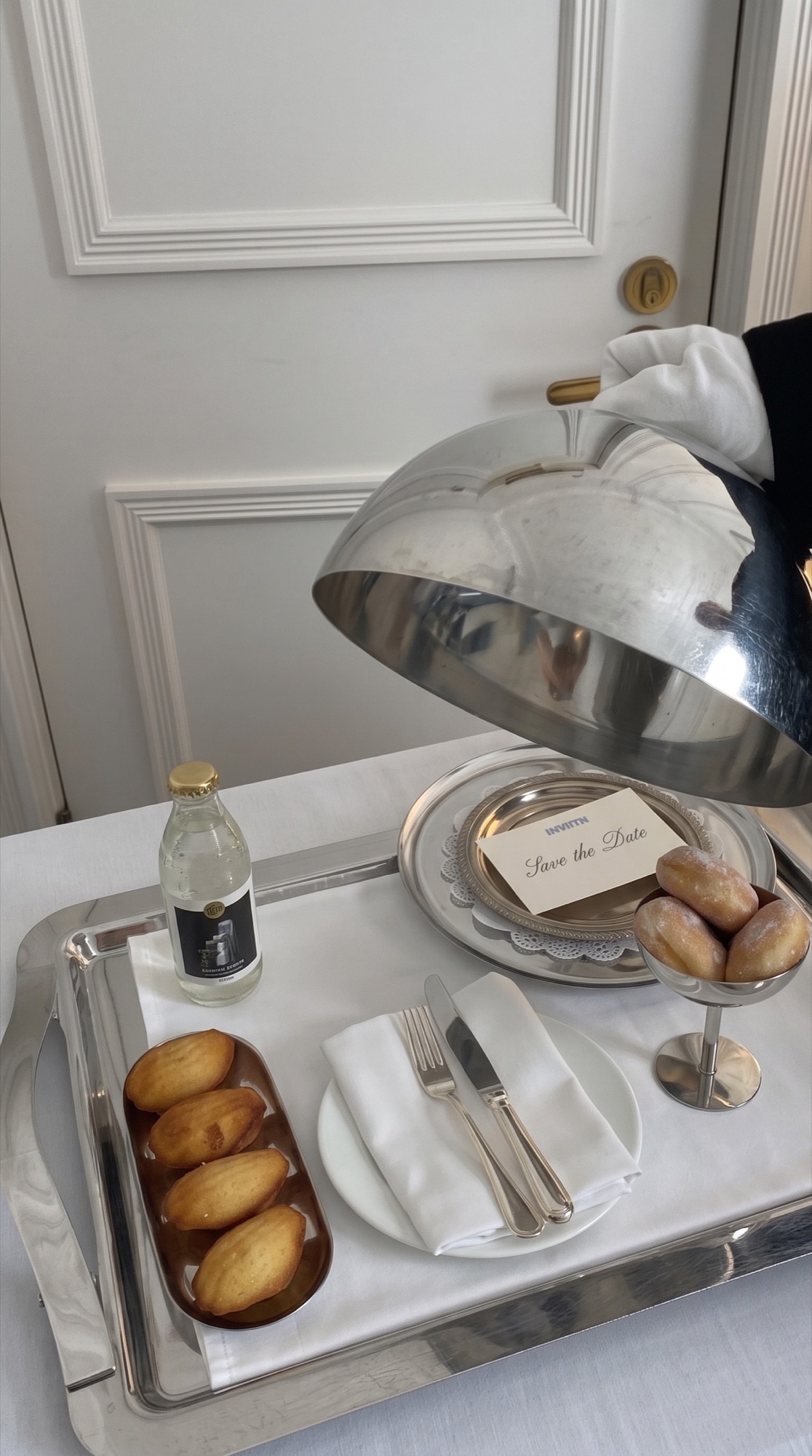 A hotel stay through barter